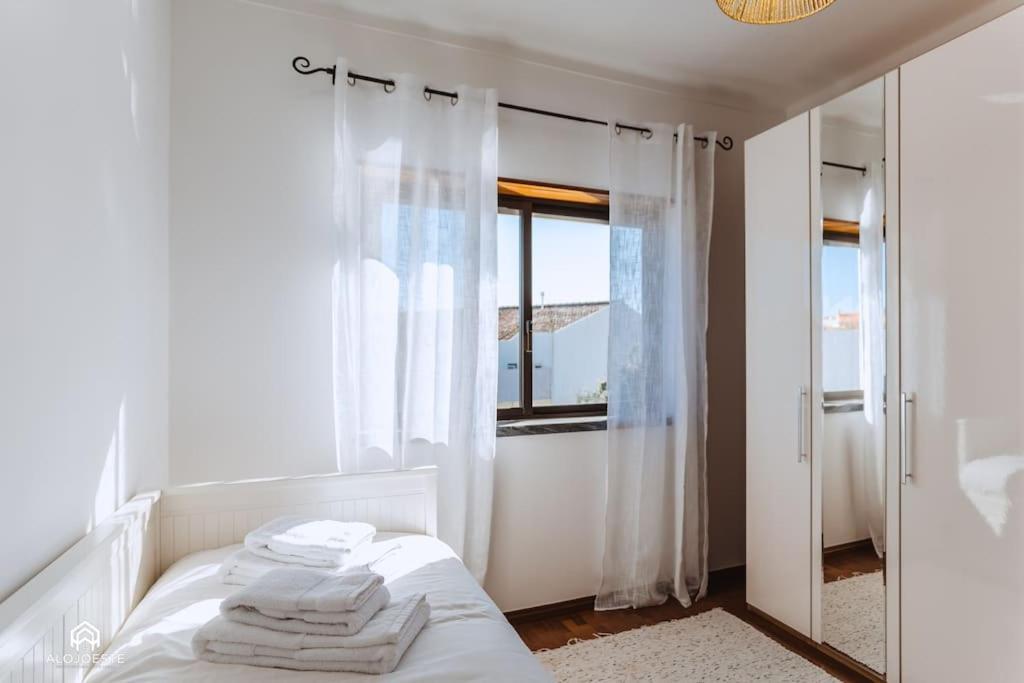 Casa Do Patio - 3 Bedrooms, Ponte Rol トーレス・ヴェドラス エクステリア 写真