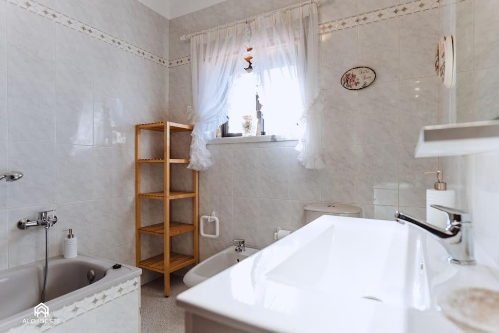 Casa Do Patio - 3 Bedrooms, Ponte Rol トーレス・ヴェドラス エクステリア 写真