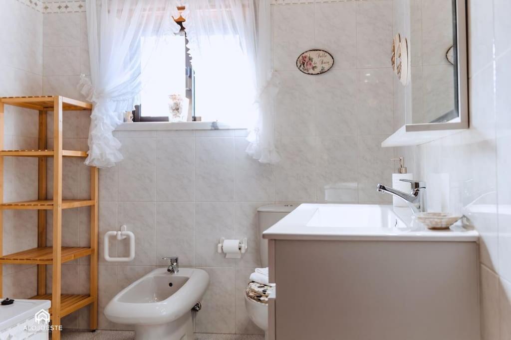 Casa Do Patio - 3 Bedrooms, Ponte Rol トーレス・ヴェドラス エクステリア 写真